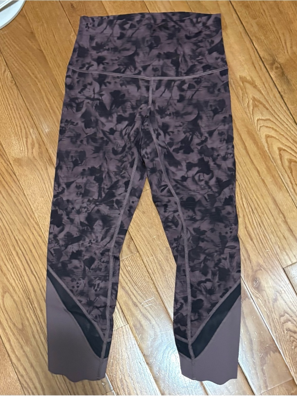 Lululemon WUNDER UNDER CROP size 6 EUC